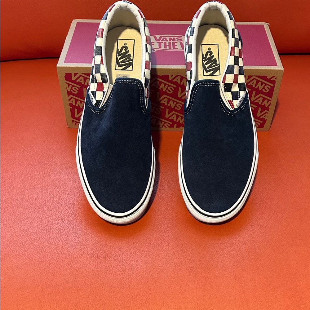NEWS NEVER WORN
Vans Black and Red Checkered Slip-Ons